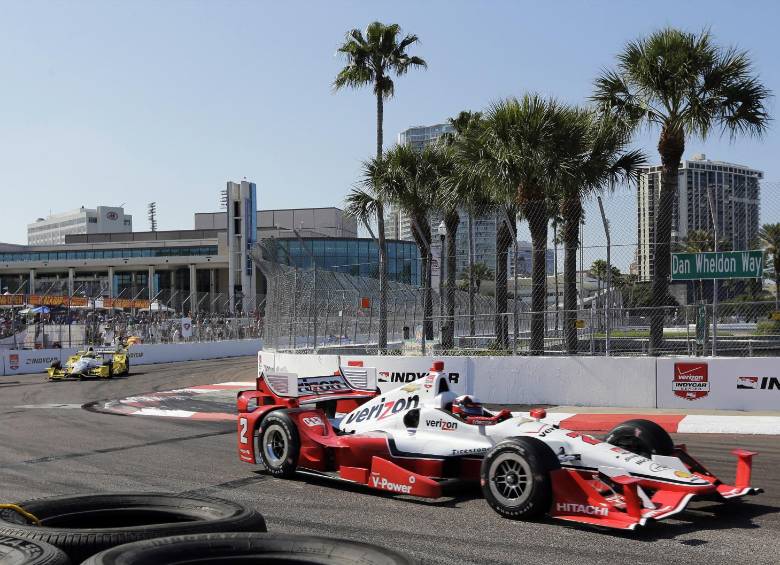 El piloto colombiano Juan Pablo Montoya ganó este domingo en la carrera de San Petersburgo que marca el arranque de la temporada 2015 de la Indycar. FOTO AFP