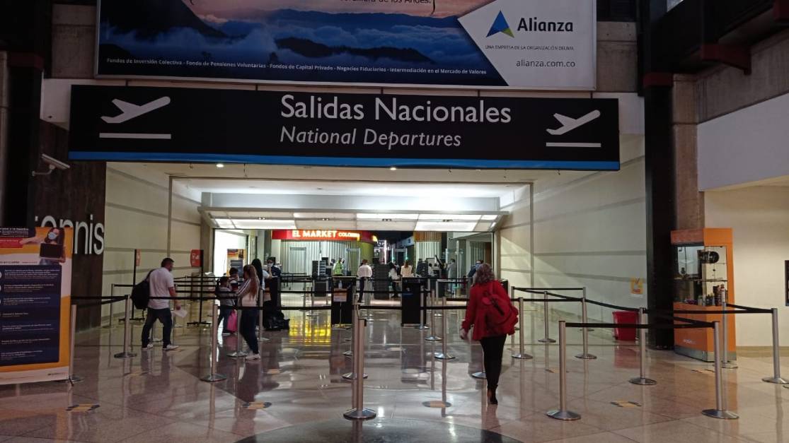 Reabren los aeropuertos de Rionegro y Medellín