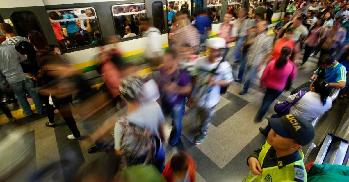 Policía reporta la captura del hombre que “abandonó” una maleta en el metro - El Colombiano