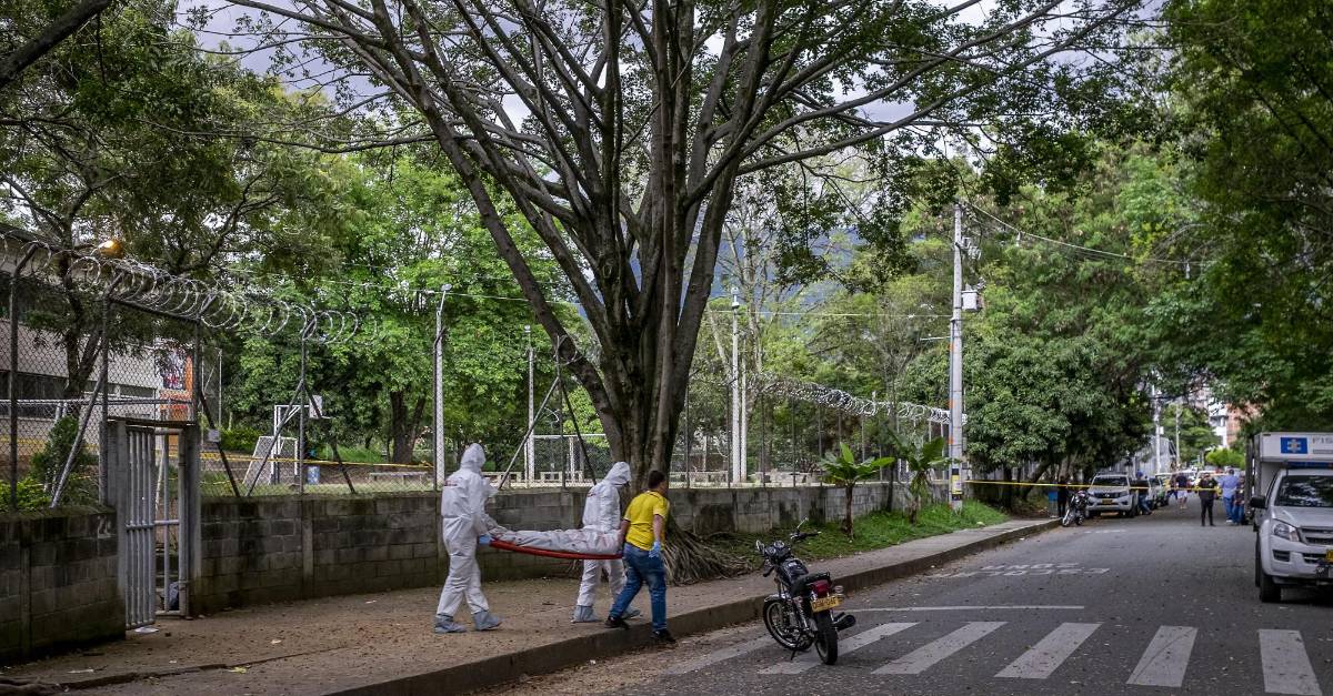 Consternación por asesinato de un padre de familia en colegio de Medellín - El Colombiano