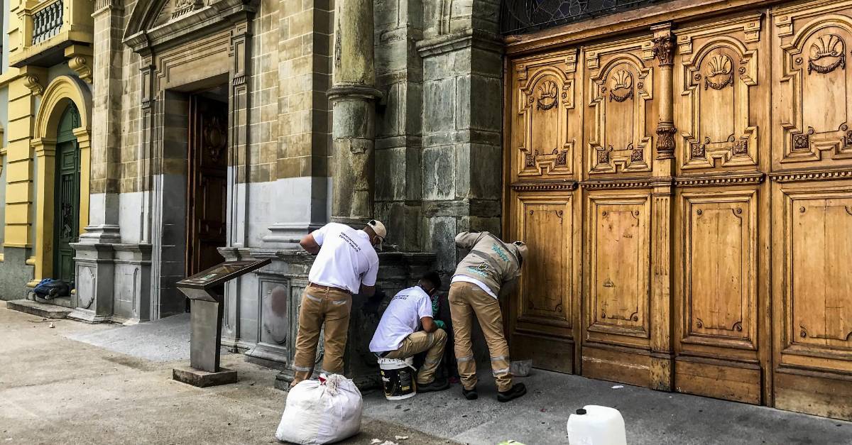 Afectaciones a parroquia San Ignacio de Loyola luego de protestas feministas Afectaciones a parroquia San Ignacio de Loyola luego de protestas feministas