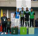 Léider Navarro (segundo a la izquierda) le entregó el primer oro a la delegación de Santander. FOTO cortesía ascún 