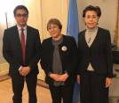 Líderes opositores abordan a Michelle Bachelet (c) en su despacho en Ginebra, Suiza. FOTO: @liliantintori