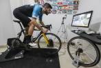 Aunque es triatleta, Carlos Zuluaga se ha dedicado en la cuarentena a asesorar a ciclistas aficionados y a medirse también en pruebas virtuales de esta disciplina. FOTO Manuel Saldarriaga