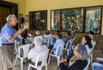 La exposición de rompecabezas del padre Julio Jaramillo (izquierda) está en la Parroquia de Santa Teresita. FOTO Jaime Pérez