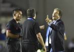 Bolillo justificó su enojo argumentando que Pinto acusó a Panamá de haber comprado un partido reciente entre ambos. FOTO AFP 