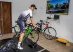 Gabriel J. Mesa lleva 13 años como técnico de ciclismo. En el Clásico EC hace ejercicio y se divierte. FOTO Juan A. sÁNCHEZ