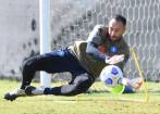 El arquero David Ospina aún no ha podido definir si podrá salir del país para presentarse a la convocatoria de la Selección Colombia para el arranque de las Eliminatorias a Catar 2022. FOTO TOMADA @NAPOLI