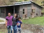 Juan Felipe Román, su esposa y su hijo recuperaron la dignidad familiar. FOTO CORTESÍA