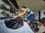 Sahara Paloma Escobar y su trabajo en casa que complementa en carretera. Una manera de mantenerse bien. FOTO cortesía 