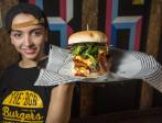 Los cocineros pueden hacer alarde de su creatividad, pero tener en cuenta que lo básico es la carne y el pan. FOTO Edwin bustamante (The Burger Homemade)