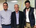 Izquierda a derecha los senadores: Carlos Trujillo, Álvaro Uribe y Juan Gómez. FOTO esteban Vanegas