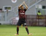 El delantero colombiano Carlos Bacca, marcó triplete este domingo en la victoria del Milan ante el Torino en la primera jornada de la Serie A. FOTO AP