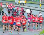 Quienes corran hoy la Maratón Medellín celebran las bodas de plata de esta prueba, convertida en la carrera de calle más antigua del país. Se inscribieron 15 mil personas. FOTO archivo ec