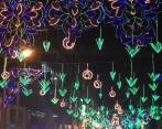 En el Parque de los pies descalzos se proyecta un vídeo mapping sobre el edificio inteligente. Además todas las noches se realiza el show de las fuentes de agua. 