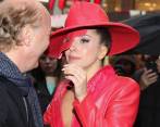 Lady Gaga estuvo esta semana en Nueva York en la campaña de navidad de HM en Time Square. FOTO AFP