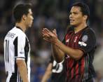 El delantero colombiano Carlos Bacca no participará en la gira del Milan por Estados Unidos. FOTO AP
