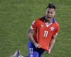 Eduardo Vargas, quien tiene 25 años y debutó con Cobreloa en 2006, suma 47 partidos y 22 goles con Chile. FOTO ap
