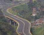 Los cierres permitirán adelantar en las obras de puentes peatonales. FOTO ROBINSON SÁENZ