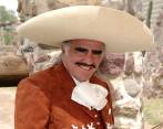 La oficina de Vicente Fernández le hizo la solicitud al compositor de canciones como Rata de dos patas. Foto archivo