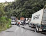 El accidente se habría generado por un líquido derramado en la vía. FOTO GUARDIANES ANTIOQUIA