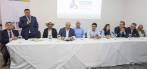 De izquierda a derecha los precandidatos: Andrés Guerra y Wilson Gómez a la Gobernación de Antioquia, luego los seis para la Alcaldía de Medellín: Nicolás Duque, Jaime Mejía, Ana Cristina Moreno, Alfredo Ramos, Luis Fernando Begué y Álvaro López. FOTO edwin bustamante