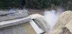 El embalse del proyecto hidroeléctrico Ituango alcanzó este domingo la cota 405 metros sobre el nivel del mar y comenzó a verter de manera segura y controlada por la estructura diseñada para este fin. Foto: Cortesía EPM