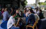 En univerisades como Eafit, cada semana programan encuentros de conversación en español para los estudiantes. FOTO jaime pérez