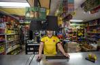 Confites, cigarros y licores son otros negocios que han liderado los comerciantes del oriente de Antioquia en Medellín y otras ciudades del país. FOTO Jaime Pérez