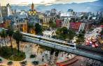 El centro comercial Luna Park y un edificio administrativo del Metro ocupaban el espacio de la plaza actual. FOTO manuel saldarriaga 2000