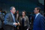 El expresidente Álvaro Uribe, acompañado de los pastores Claudia Rodríguez y César Castellanos. FOTO presidencia