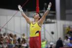 Jossimar Calvo entrena en su casa para mantener su forma deportiva, a la espera de que se autorice el regreso al coliseo. FOTO Colprensa 