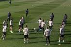 Zinedine Zidane apuesta por un equipo titular repleto de novedades para enfrentarse al Sevilla en el estadio Santiago Bernabéu. Foto: EFE.