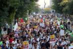Marcha en Guadalajara por la desaparición de cuatro jóvenes estudiantes universitarios. FOTO REUTERS