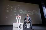 Nao, robot de origen francés, acompaña al personal médico en terapias para niños del espectro autista y con cáncer. FOTO camilo Suárez