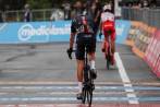 Así terminó ayer Geraint Thomas al finalizar la etapa 3 del Giro, la cual resultó un calvario para él. Es incierto si seguirá en carrera. FOTO afp