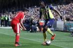 Usain Bolt durante su debut como jugador profesional en la Liga de Australia. FOTO AFP