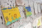Estos dibujos y cuentos son realizados por niños víctimas de trabajo infantil y son parte de la exposición ubicada en la Unidad de Seguridad Alimentaria del barrio La América. FOTO Edwin Bustamante