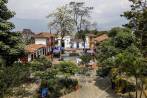 Hasta el 29 de marzo tienen plazo algunos de los vendedores para desocupar los locales que están ubicados en la plaza del Pueblito Paisa y que pertenecen a la Alcaldía de Medellín. La carta la recibieron el pasado 26 de febrero. FOTO Jaime Pérez Munévar