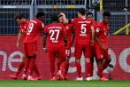 Los jugadores del Bayern celebran el tanto de Joshua Kimmich en la victoria 1-0 ante Borussia Dortmund. FOTO EFE