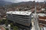 La unidad hospitalaria está ubicada junto a la línea del tranvía de Ayacucho. Beneficiará tanto a los residentes de la comuna 9 como al corregimiento de Santa Elena. FOTO manuel saldarriaga. 