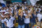La barra del equipo San Pablo 2, que representa el equipo Brasilia, es de las más activas en la tribuna occidental de la Marte 1. FOTO Edwin Bustamante