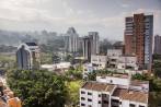 El lugar que ocupa hoy el Mónaco será el sitio del parque Inflexión, un nuevo espacio verde que tendrá un memorial para recordar las víctimas del narcotráfico en Medellín. Los vecinos esperan que esté listo en noviembre. FOTO Carlos Alberto Velásquez