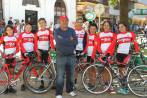 De izquierda a derecha: Jacobo Domínguez, Tania Ramírez, Marlon Patiño, Alejandro Bernal, Samuel Ocampo, Camila Atahualpa, Carol Henao y Hernando Gaviria (técnico de La Ceja). FOTO rodrigo mora. 