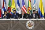 En el centro está el secretario general de la OEA, Luis Almagro. Lo acompañan opositores venezolanos. FOTO Jaime Pérez