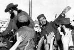 Entrada triunfal de Fidel Castro a La Habana el 8 de enero de 1959. En ese momento, Fidel tenía 33 años y, de facto, mantuvo el poder hasta los 85, cuando en 2011 lo cedió a su hermano Raúl FOTO reuters