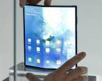 Así se ve el Mate X, que además de tener tecnología 5G es plegable. FOTO: EFE