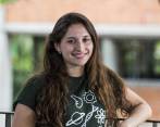 Juliana García Mejía candidata a un doctorado en la Universidad de Harvard, es docente de los Clubes Científicos FOTO Jaime Pérez