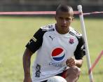 El lateral Sebastián Macías dejó atrás sus problemas físicos y está ávido por jugar nuevamente un encuentro oficial. En los entrenamientos se muestra muy bien. FOTO manuel saldarriaga 