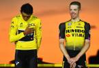 Esta imagen fue del año pasado en el Tour de Francia, en la que se ve a Egan Bernal vestido de amarillo junto al holandés Steven Kruijswijk, otro de los ausentes para la actual edición. FOTO afp